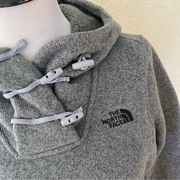 The North Face Crescent Toggle Hooded Technical Knit Pullover Sweater Gray: M - Picture 2 of 9